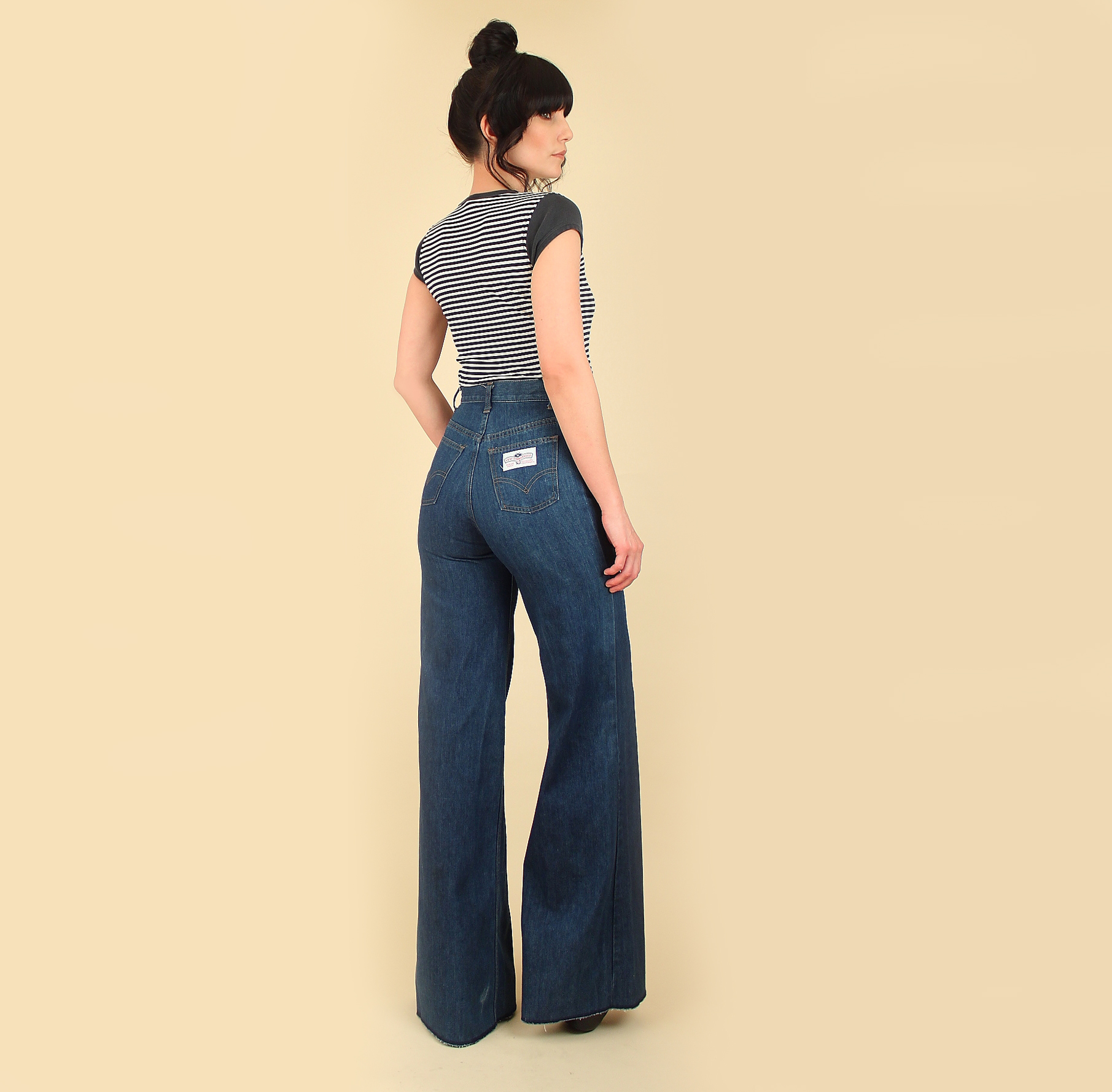 levis bell bottom jeans womens