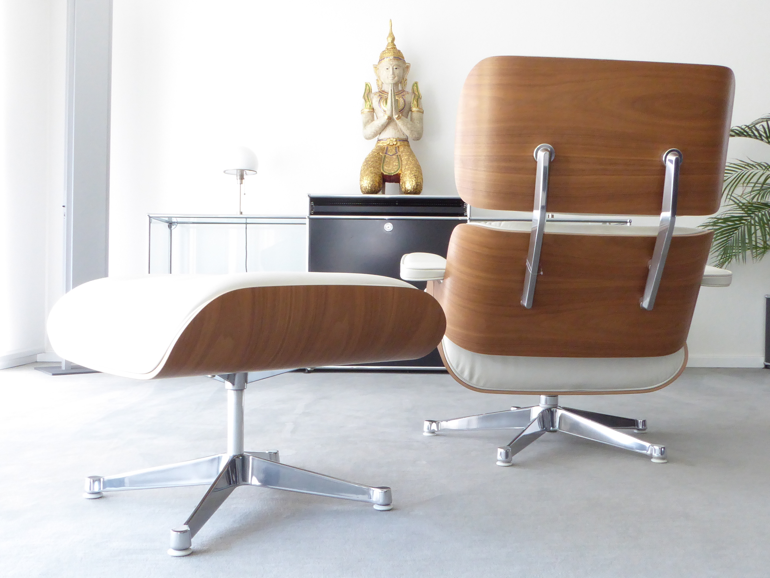 Artistiek Slecht dier Vitra Eames Lounge Chair XL + Ottomane White Version Prem. Leder snow, Top!  — furniture4life