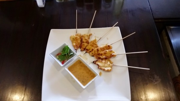 鸡肉沙爹& Dipping Sauce