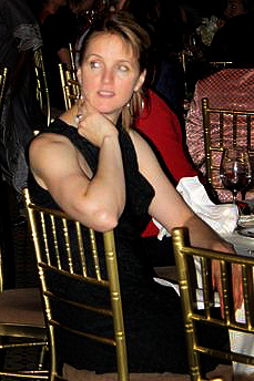 mccue派对女孩.jpg