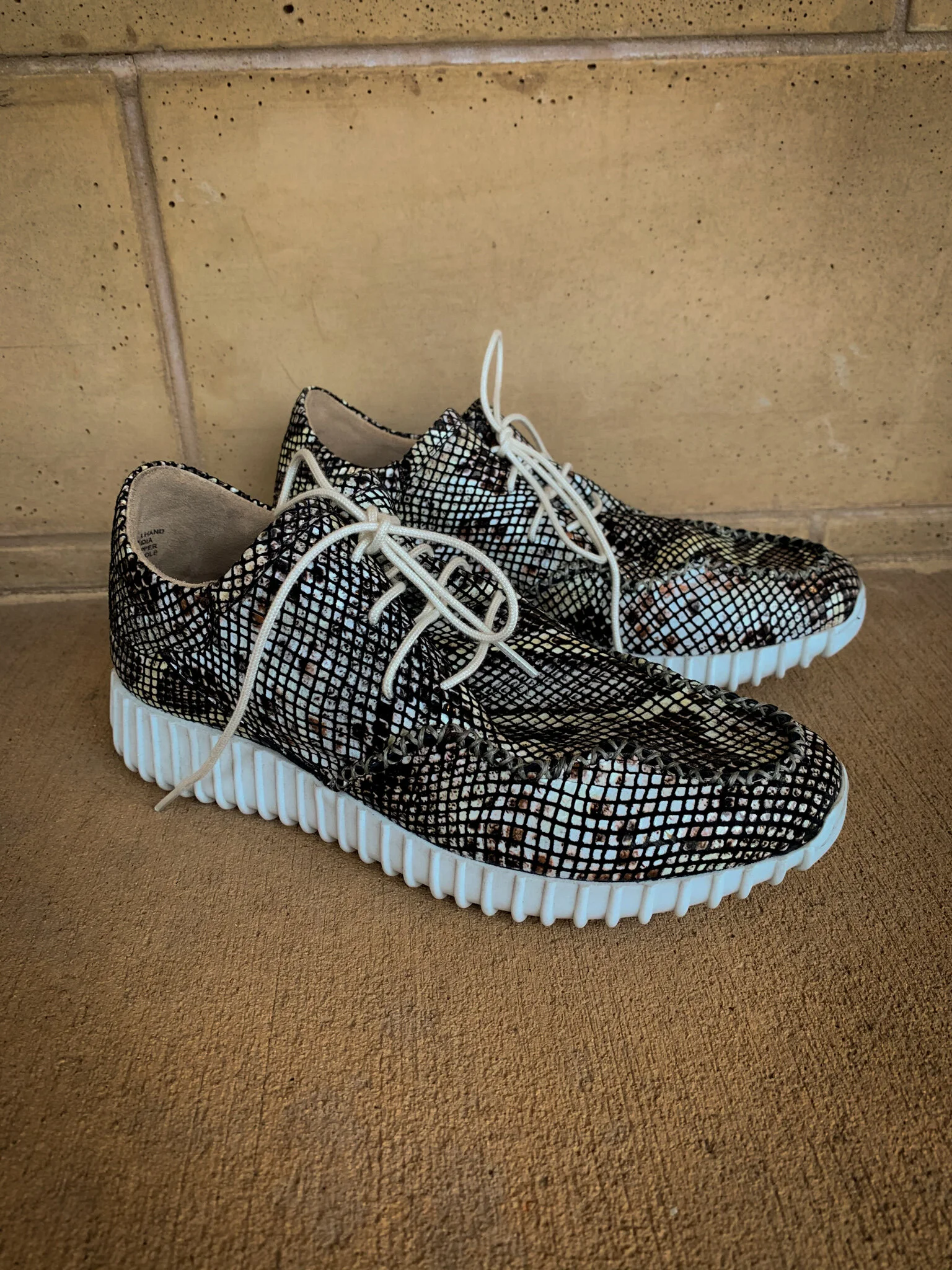 diba true sneakers