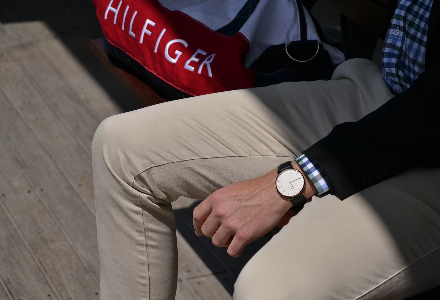 Jaheb-Barnett穿着法国连接运动鞋和Daniel-wellington-watch2.jpg