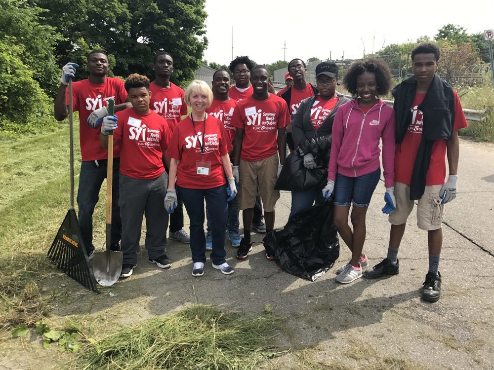 (FLINT, Mich., July 26, 2017) – More than 300 local teens clocked in a total of 1,050 volunteer hours today as they led beautification projects throughout Flint. via