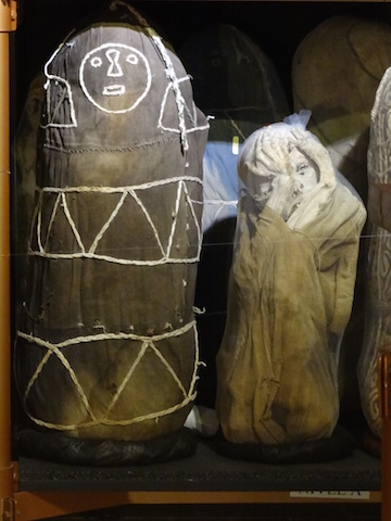 在Leymebamba3d太湖字谜解释展出的200多个木乃伊中的两个。