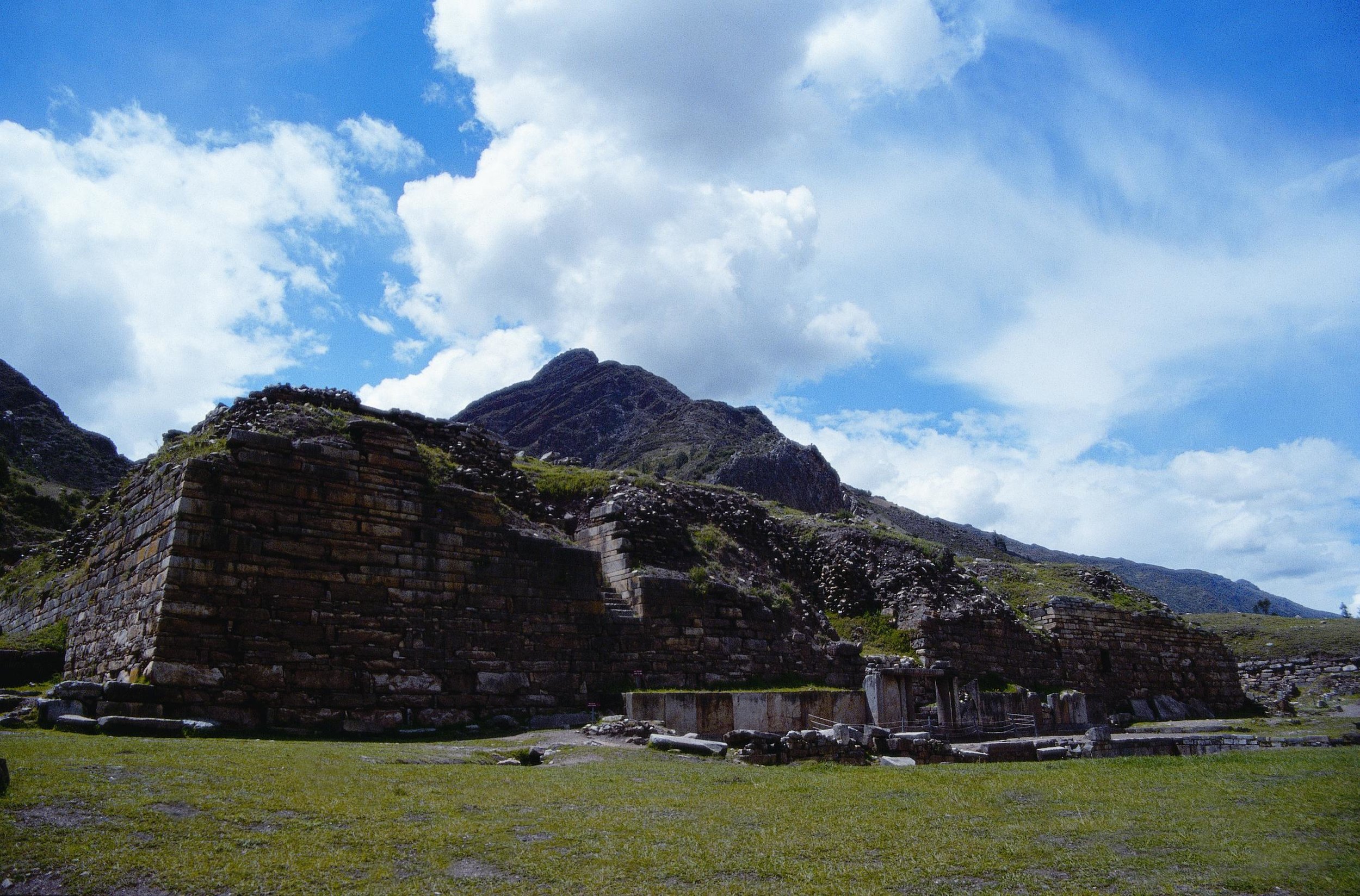 Chavin. de Huantar.考古遗址的广场市长。