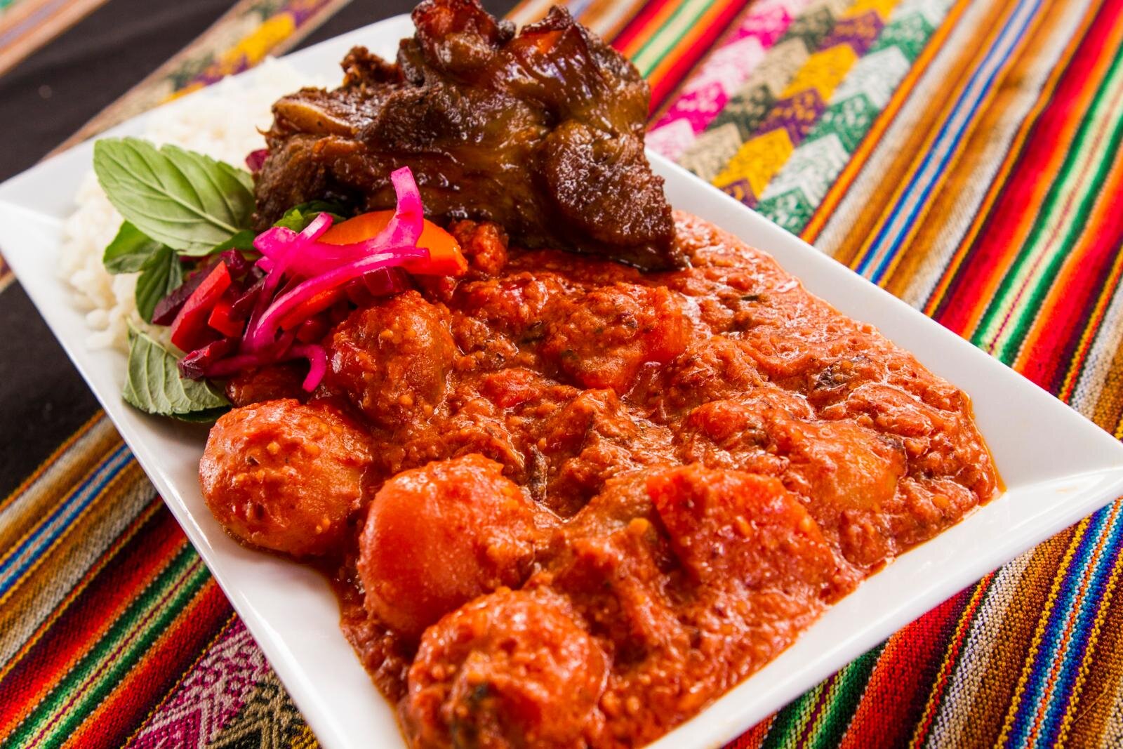 Puca picante.,传统的Ayacucheño猪肉盘。