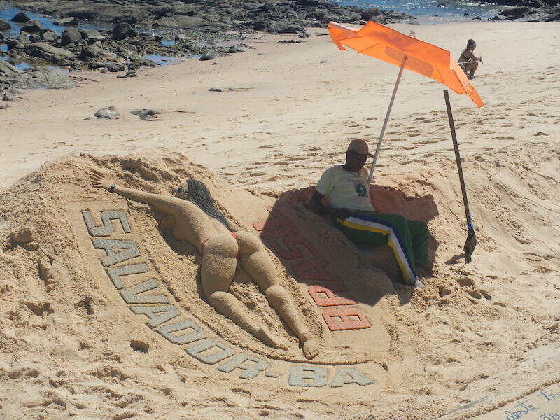 伊瓜苏瀑布& 里约热内卢Extension - 萨尔瓦多 - Sand Sculpture on Beach.jpg