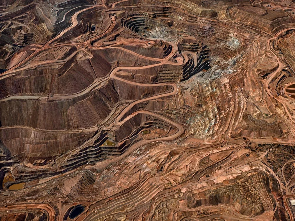 Edward Burtynsky, Tyrone Mine #3, Silver City, New Mexico, USA 2012. photo © Edward Burtynsky, courtesy Admira Photography, Milan / Nicholas Metivier Gallery, Toronto