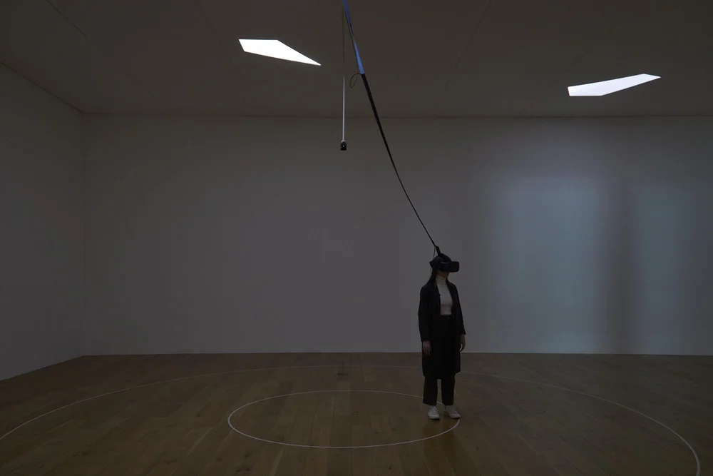 Daniel Steegmann Mangrané, Phantom (Kingdom of all the animals and all the beasts in my name), 2015. Ambiente di realtà virtuale, visore HTC Vive. sviluppato da ScanLAB Projects, Londra. Veduta dell’ installazione: Nottingham Contemporary, 2019. Courtesy dell’artista. Foto: Stuart Whipps