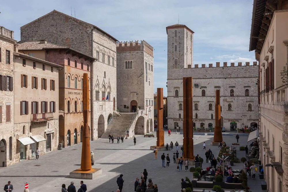 Beverly Pepper, THE TODI COLUMNS, 2018, ferro h 12 metri.