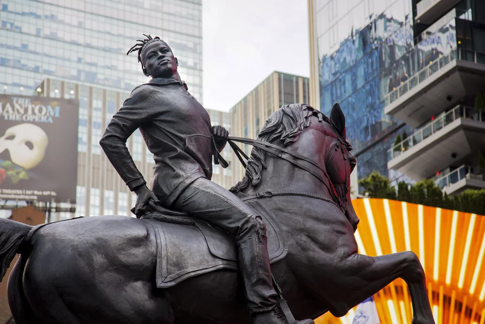 Kehinde Wiley, Rumors of War, 2019. © 2019 Kehinde Wiley. Presentato da Times Square Arts in collaborazione con il Virginia Museum of Fine Art e Sean Kelly, New York. Fotografo: Ka-Man Tse per Times Square Arts.
