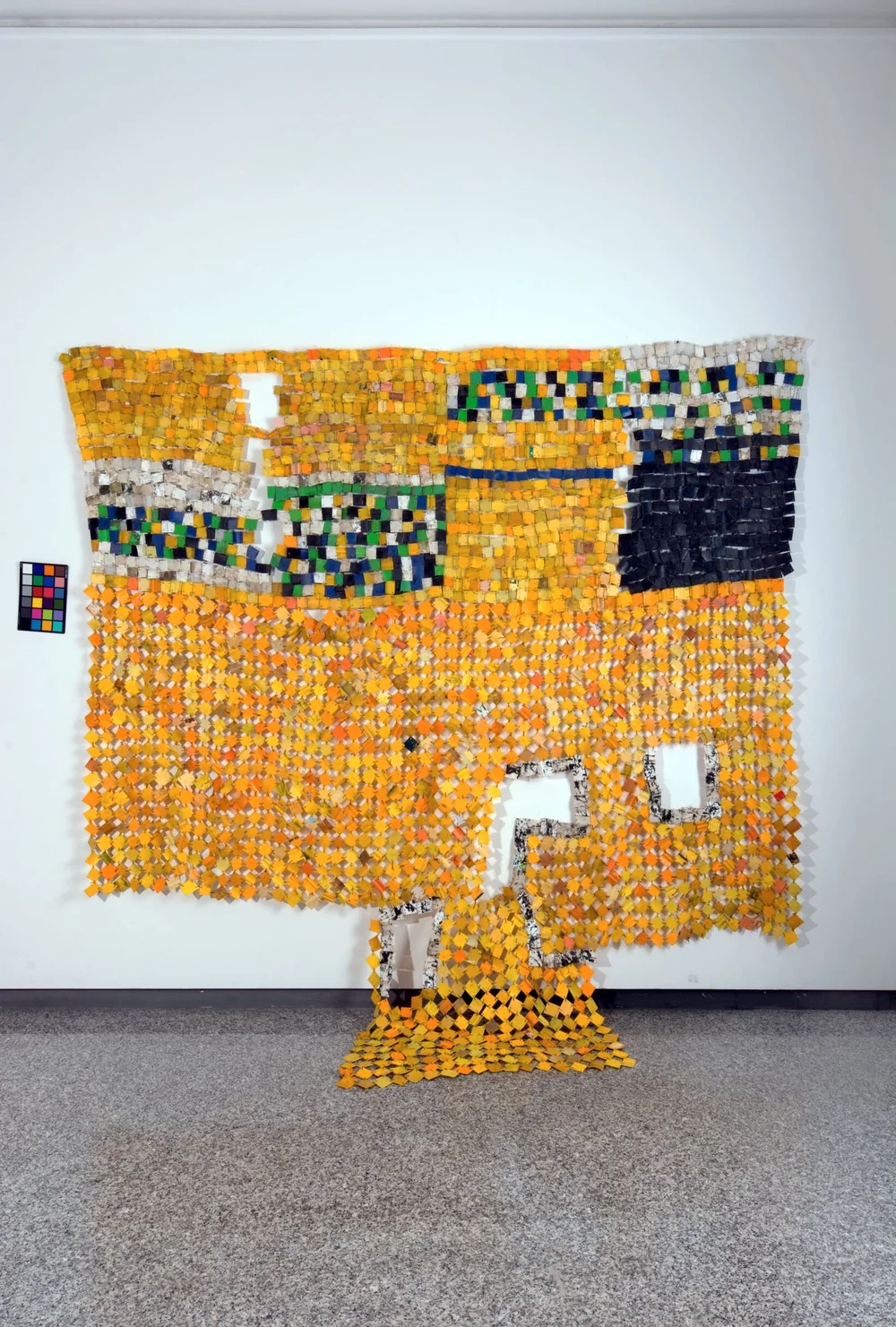 In prosperity, 2019, cm320x300,plastiche e filo di rame.jpg