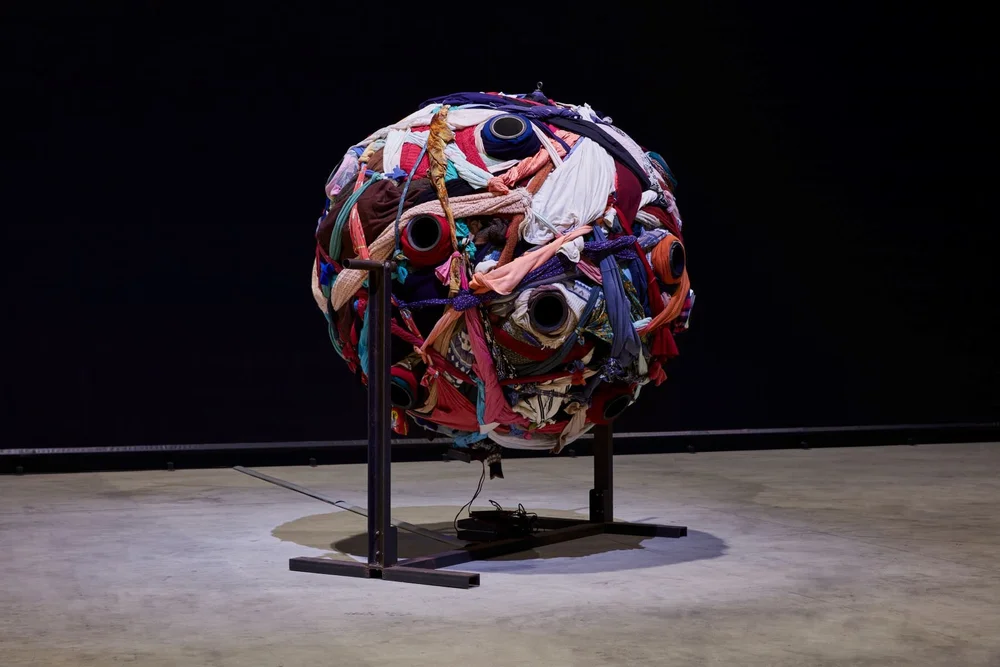 Chen Zhen The Voice of Migrators, 1995 Veduta dell’installazione, Pirelli HangarBicocca, Milano, 2020 PINAULT COLLECTION © ADAGP, Parigi Courtesy Pirelli HangarBicocca, Milano Foto: Agostino Osio