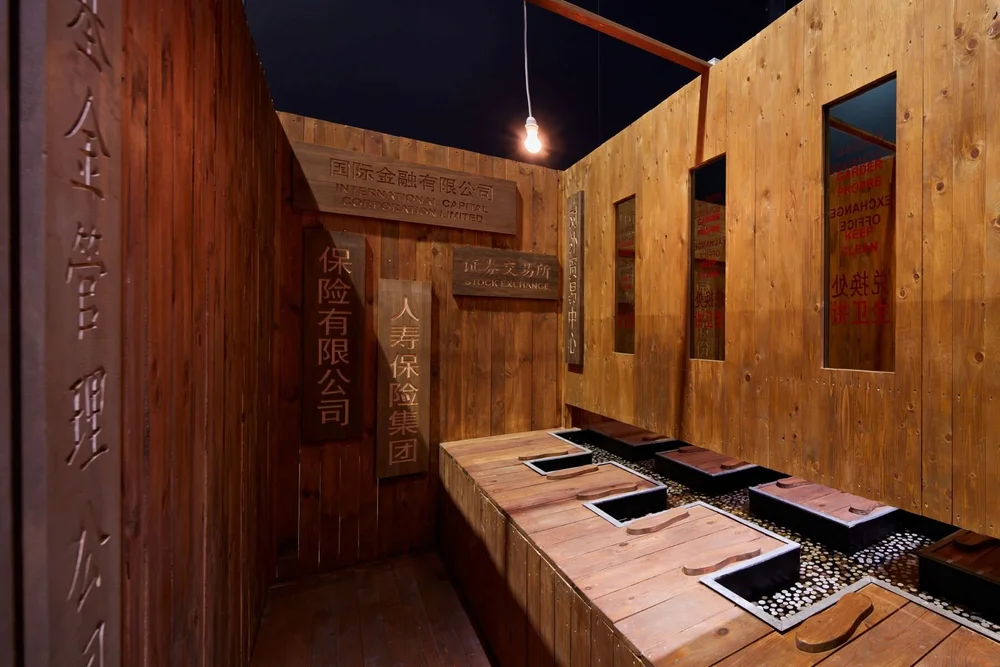 Chen Zhen Le bureau de change, 1996-2004 Veduta dell’installazione, Pirelli HangarBicocca, Milano, 2020 © ADAGP, Parigi Courtesy Pirelli HangarBicocca, Milano, e GALLERIA CONTINUA Foto: Agostino Osio
