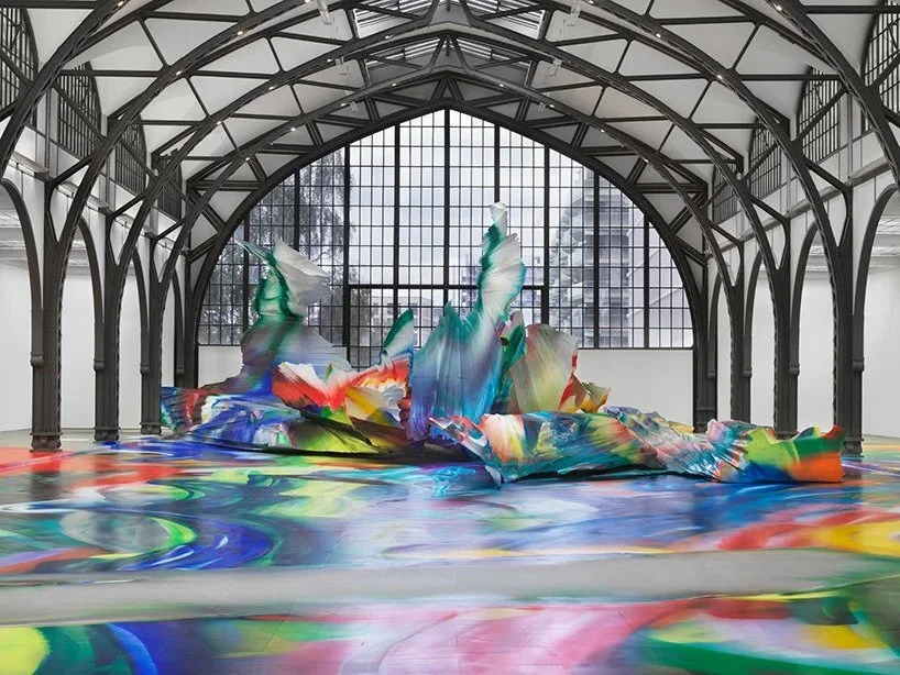 ‘Katharina Grosse. It Wasn’t Us’, exhibition view at Hamburger Bahnhof – Museum für Gegenwart – Berlin, 2020 Courtesy König Galerie, Berlin, London, Tokyo / Gagosian / Galerie Nächst St. Stephan Rosemarie Schwarzwälder, wien © Katharina Grosse / VG Bild-Kunst, Bonn 2020 / photo by Jens Ziehe | video courtesy Katharina Gosse and VG Bild-Kunst Bonn, 2020