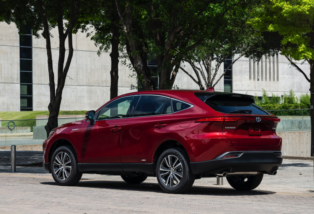 Venza-LE-2021-rear.png