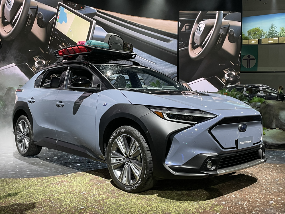 Despite Toyota DNA, Solterra looks very much like a Subaru.