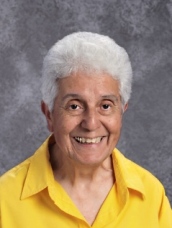 Sr. 露西·卡尔维罗是一年级和二年级的教师助理
