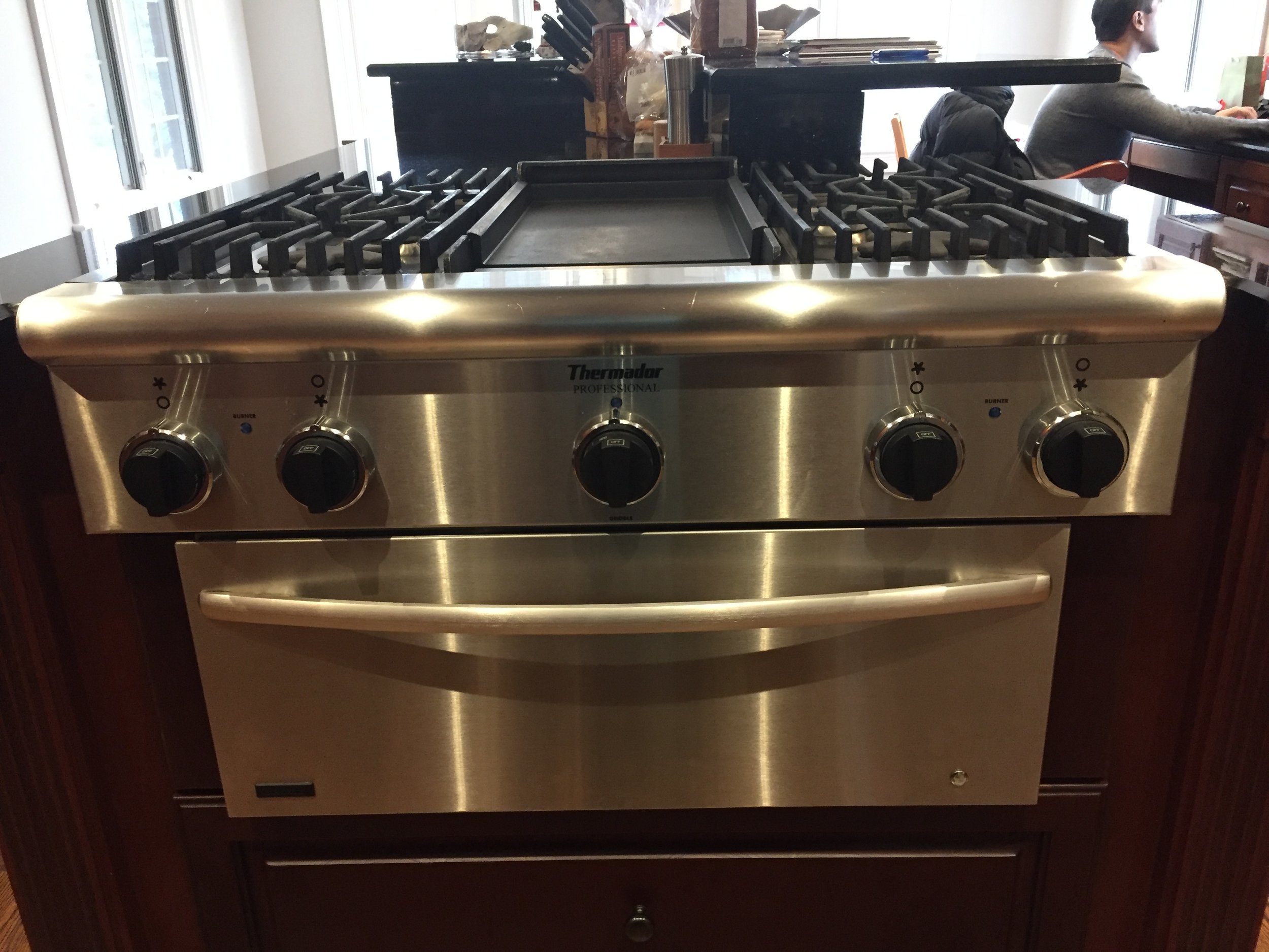 Kitchen Island Cabinets W Stainless Steel Thermador Gas Cooktop