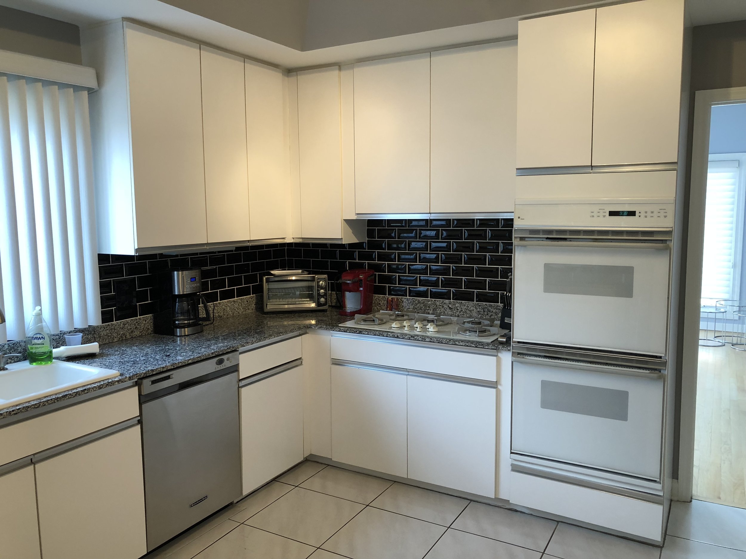 Great Complete White Kitchen Cabinets Liances Granite Counters Butler S Pantry Aid Ge Cooktop Wall Ovens Little Green Kitchens Great Complete White Kitchen Cabinets Liances Granite Counters Butler S Pantry Aid Ge Cooktop Wall Ovens Little Green Kitchens
