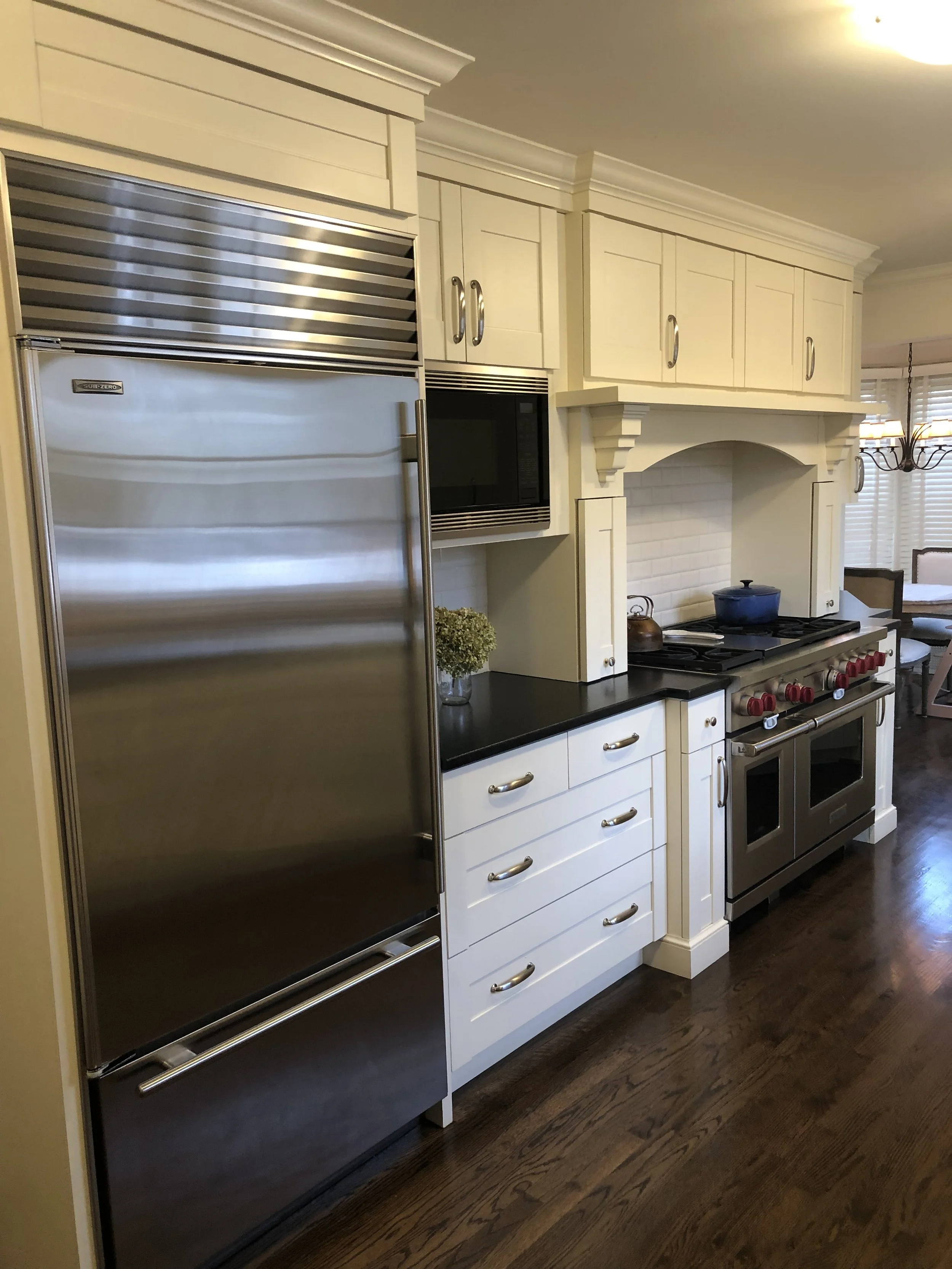 Gorg Custom White Wood Kitchen Full Overlay Shaker Cabinets Honed Granite Stainless Steel Sub Zero Refrigerator Little Green Kitchens