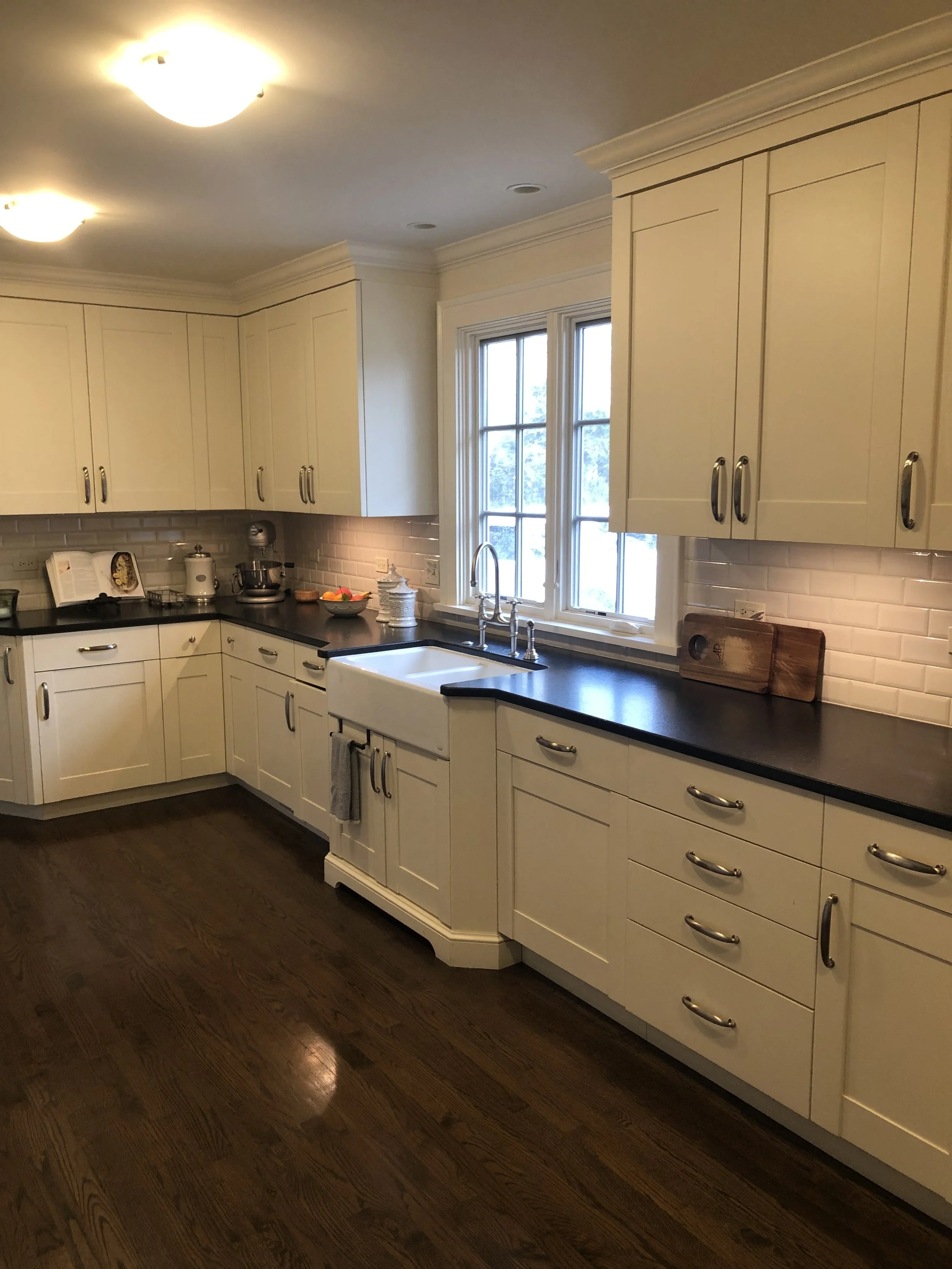 Gorg Custom White Wood Kitchen Full Overlay Shaker Cabinets Honed