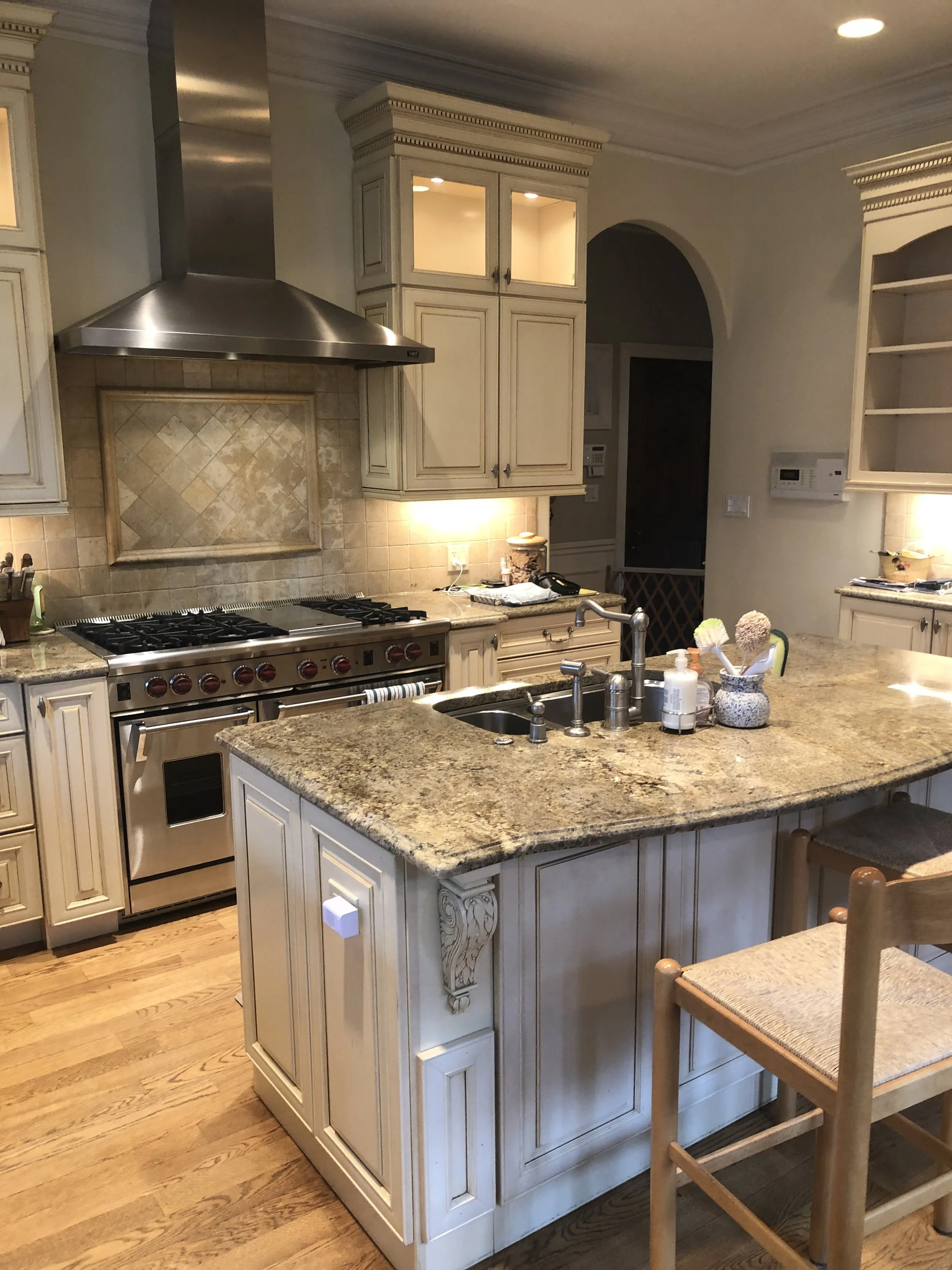 Incredible Deal Complete French Country Wood Kraftmaid Kitchen
