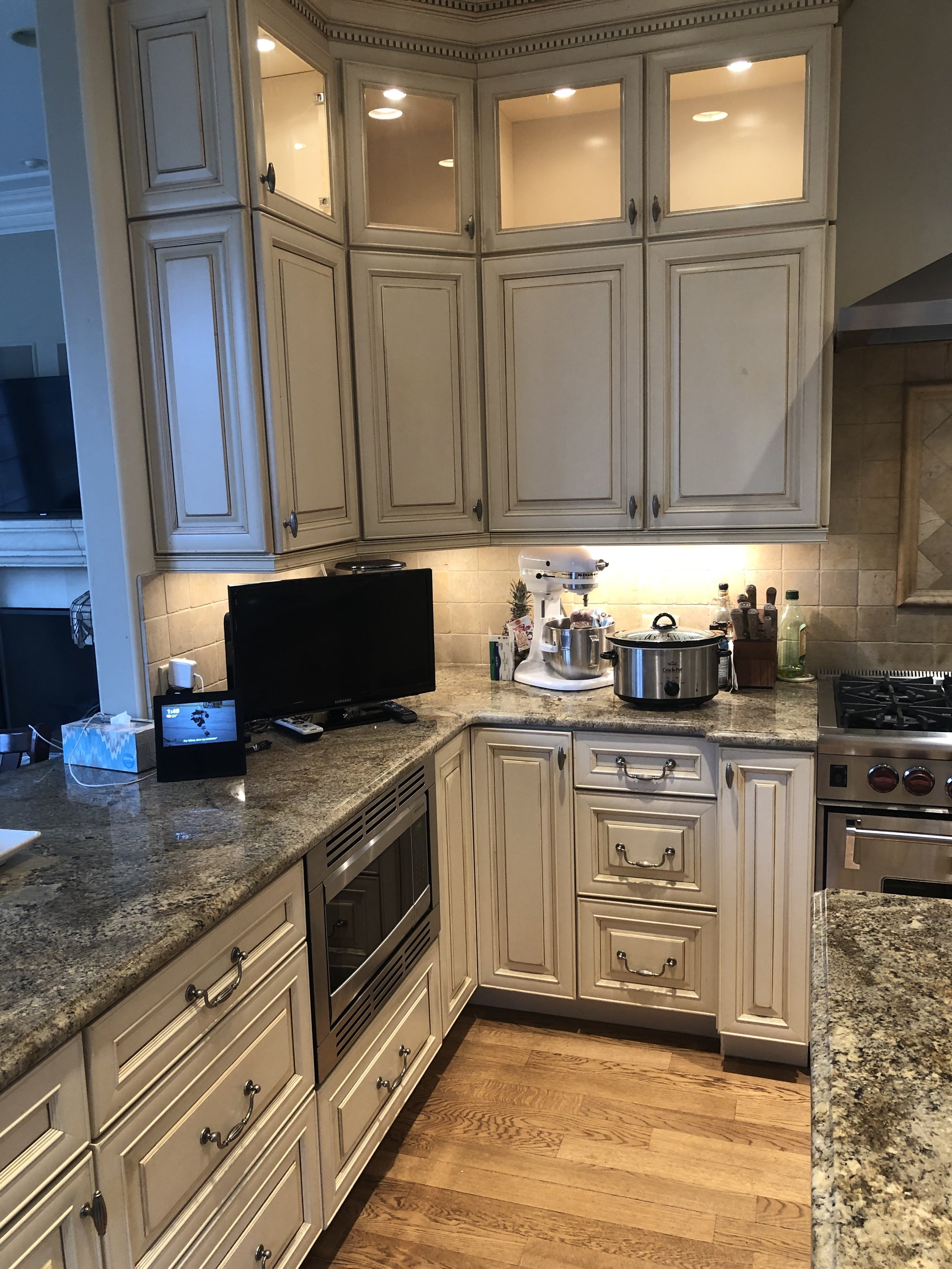 Incredible Deal Complete French Country Wood Kraftmaid Kitchen