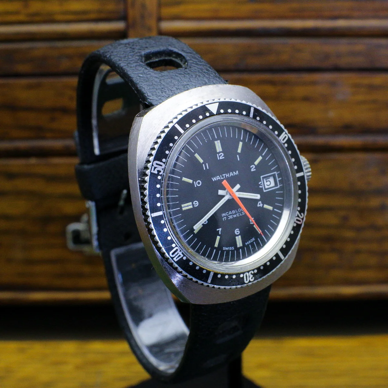waltham diver watch
