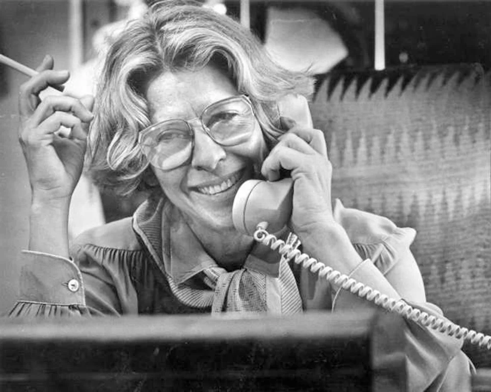 Polly Platt on the phone at her office at Paramount Pictures, 1984 | Photo by Bob Chamberlin / Los Angeles Times via Getty Images