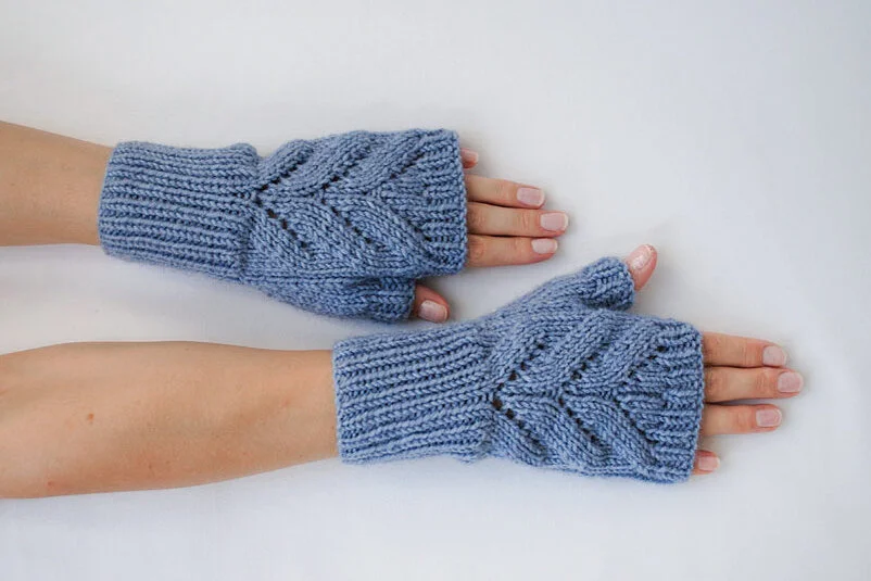 fingerless gloves leaves