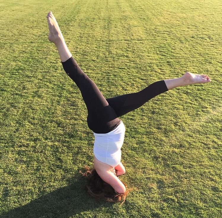 瑜伽的图象与纳西奥乔恩的阿拉尼亚兴奋@yogawithalanna