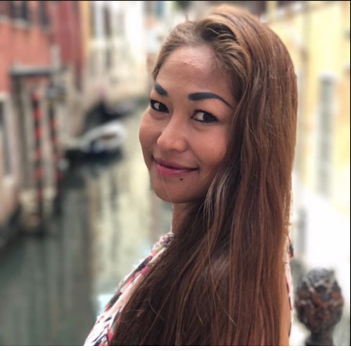“在与安妮进行的呼吸训练中,我有机会得到了帮助。我非常感谢这次机会。首先我从她的面前感到安全。……” — Ambikha D.