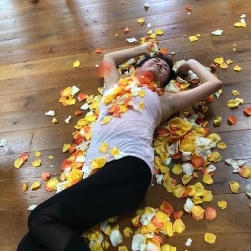 “参加会议的所有合适人员都是相遇的完美人选。一心一跳的新兄弟姐妹们!安妮提供瑜伽课程的能量……”-格拉迪斯C.