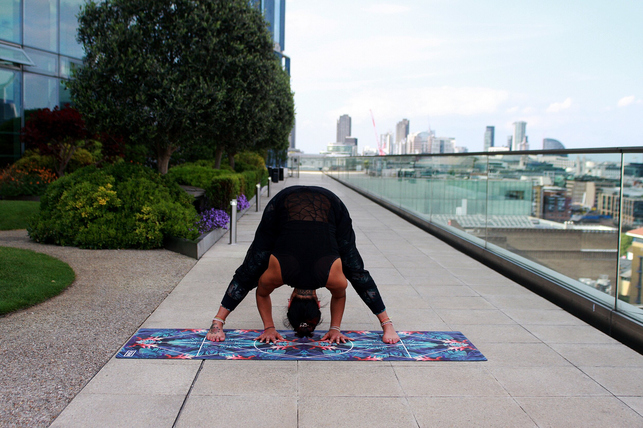 acro-yoga-bandal-body-1139498.jpg