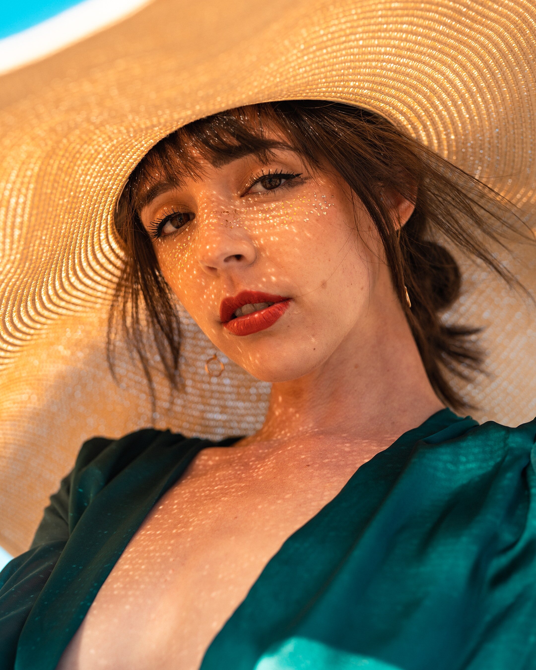 woman-wearing-sun-hat-2906662.jpg