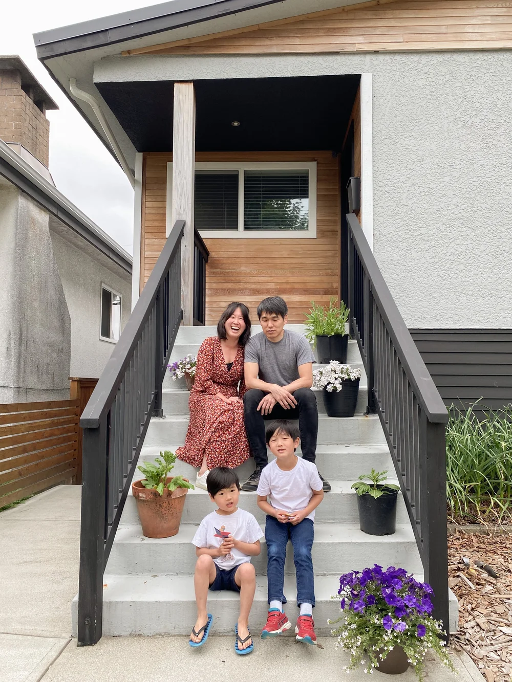 The whole family on the front steps.