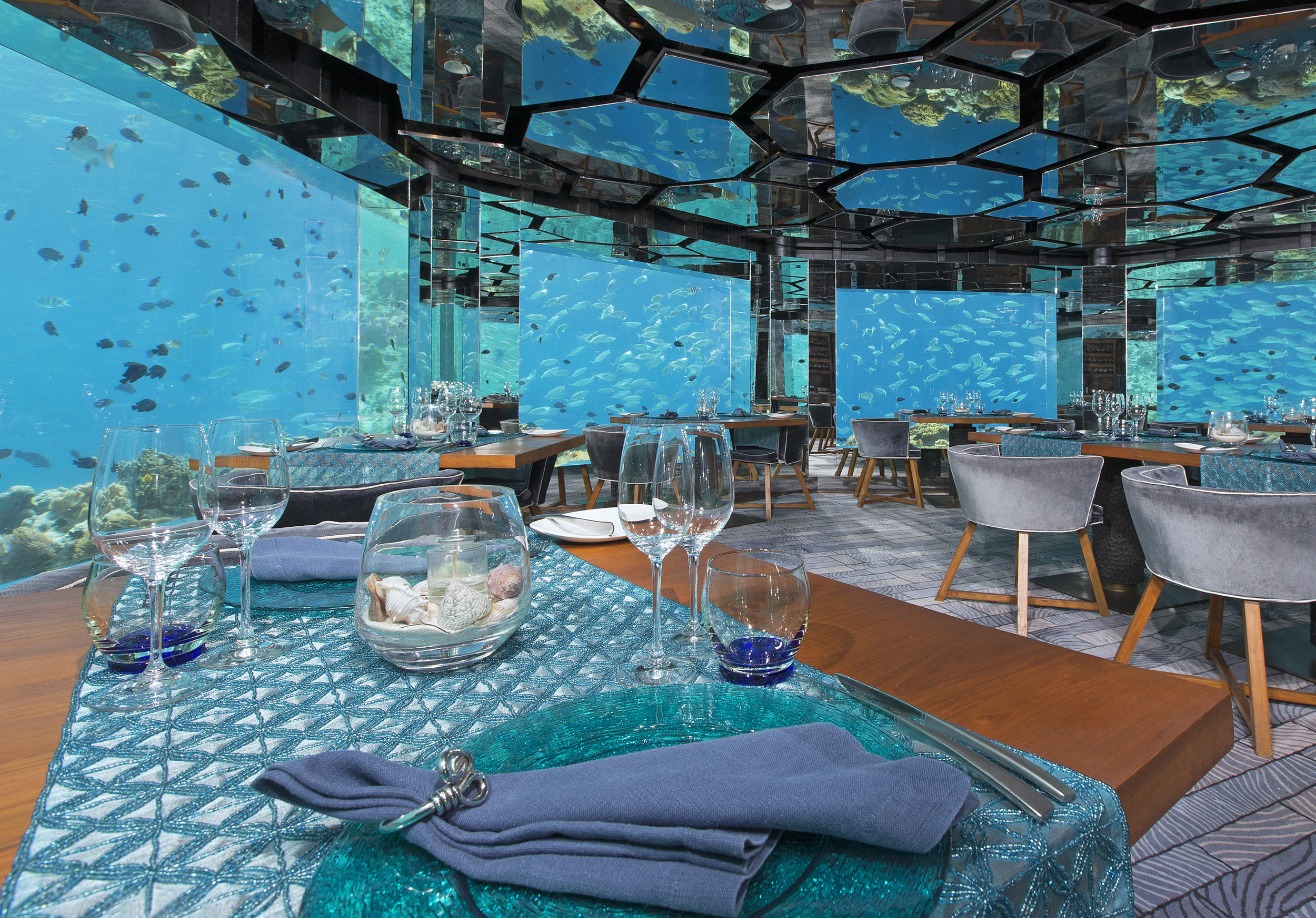 AKIH_61617014_Sea_underwater_restaurant.jpg