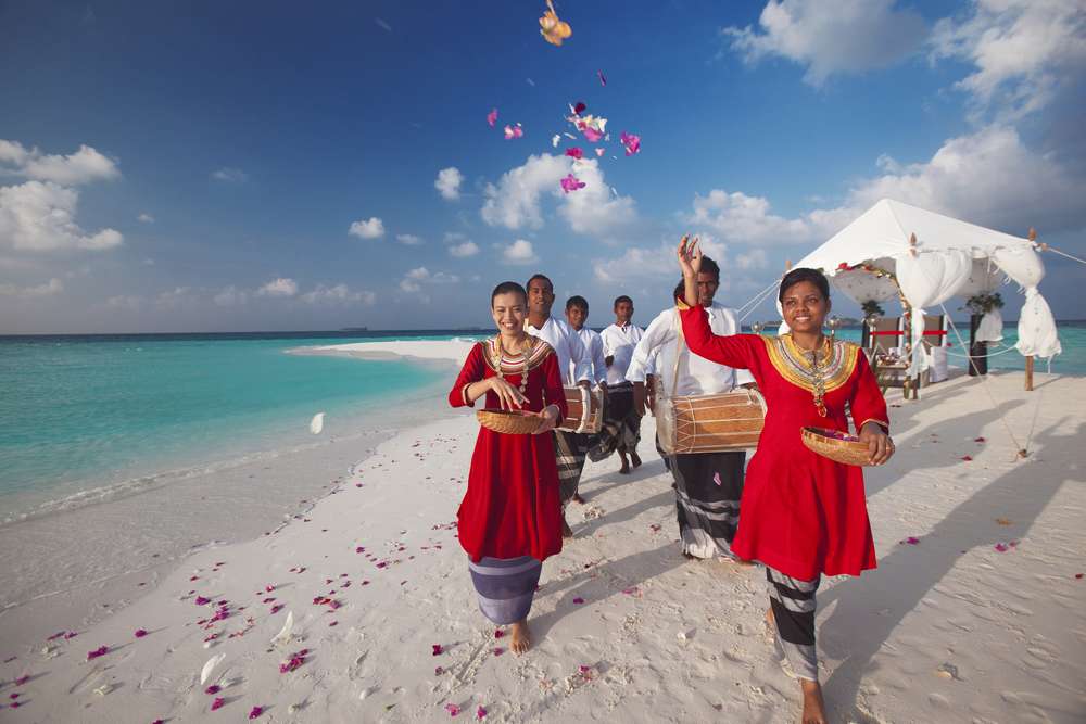 一场美丽的Baros Sandbank婚礼。
