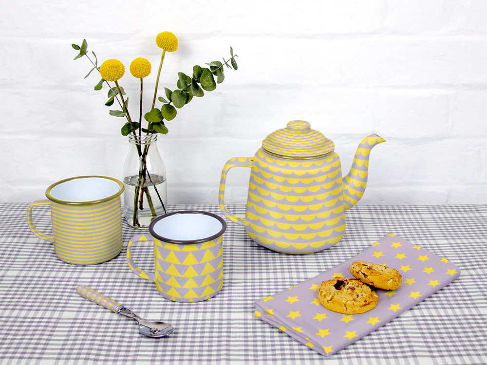 Download Enamel Teapot Mockup On Gingham Cloth Albaquirky PSD Mockup Templates
