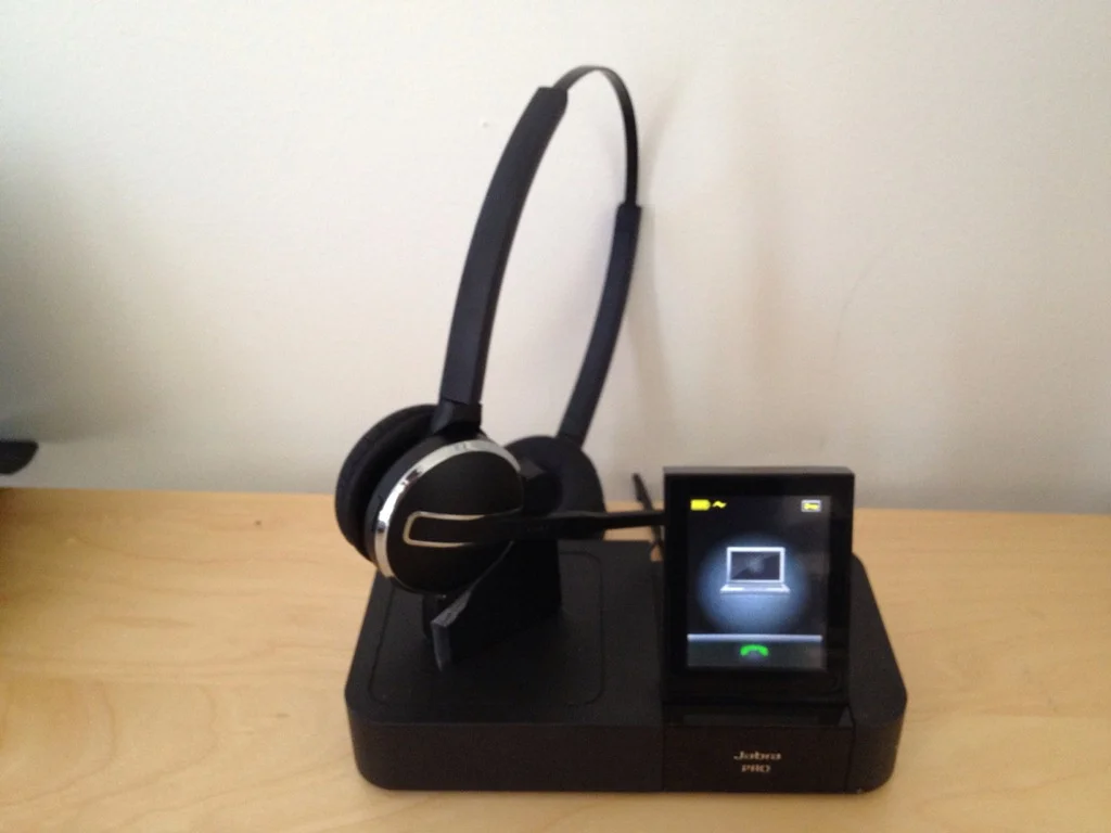 Headset with docking station hot sale