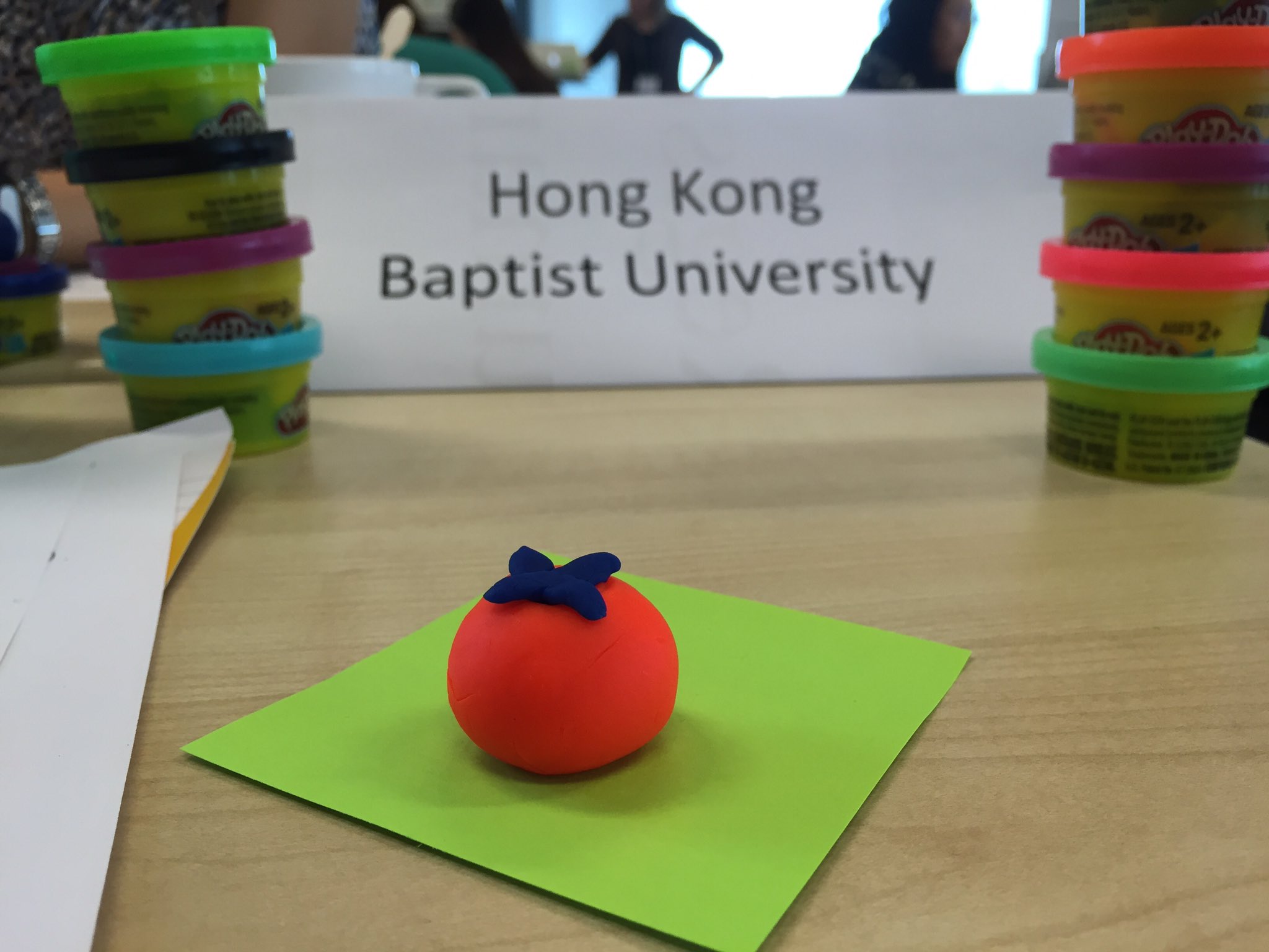 没有Play-Doh,这将不是Lisa的工作坊之一!这座非凡的雕塑是顾建业(香港浸会大学图书馆)的作品:-)