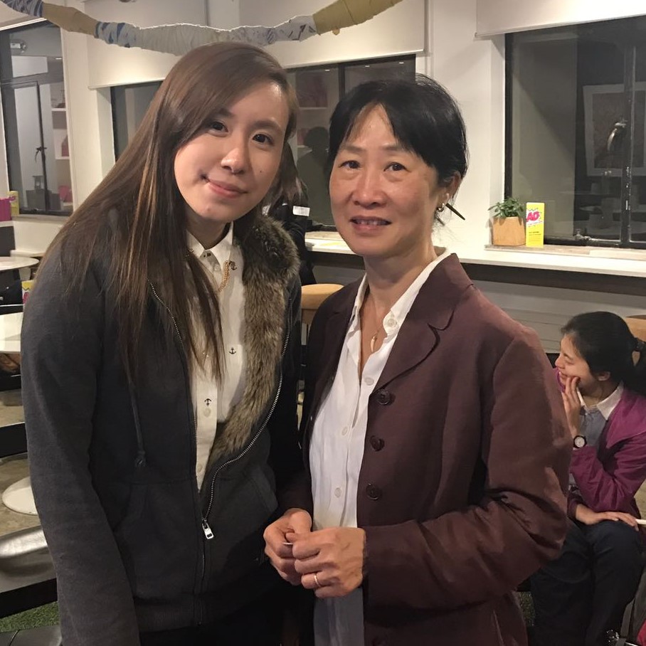 右:林宝莲(香港城市大学3d历史开奖结果)左:黄咏仪(香港大学MIS学生)