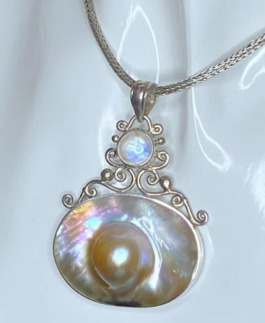 MABE PEARL - MOONSTONE PENDANT 