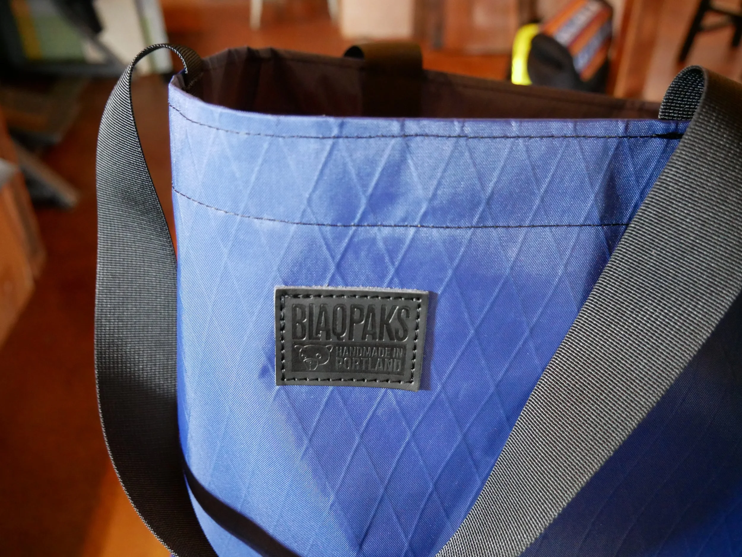 ★TOUT Y EST★ String Big Messenger Black LE245613FBK MESSENGER BAG – Bagzx Store