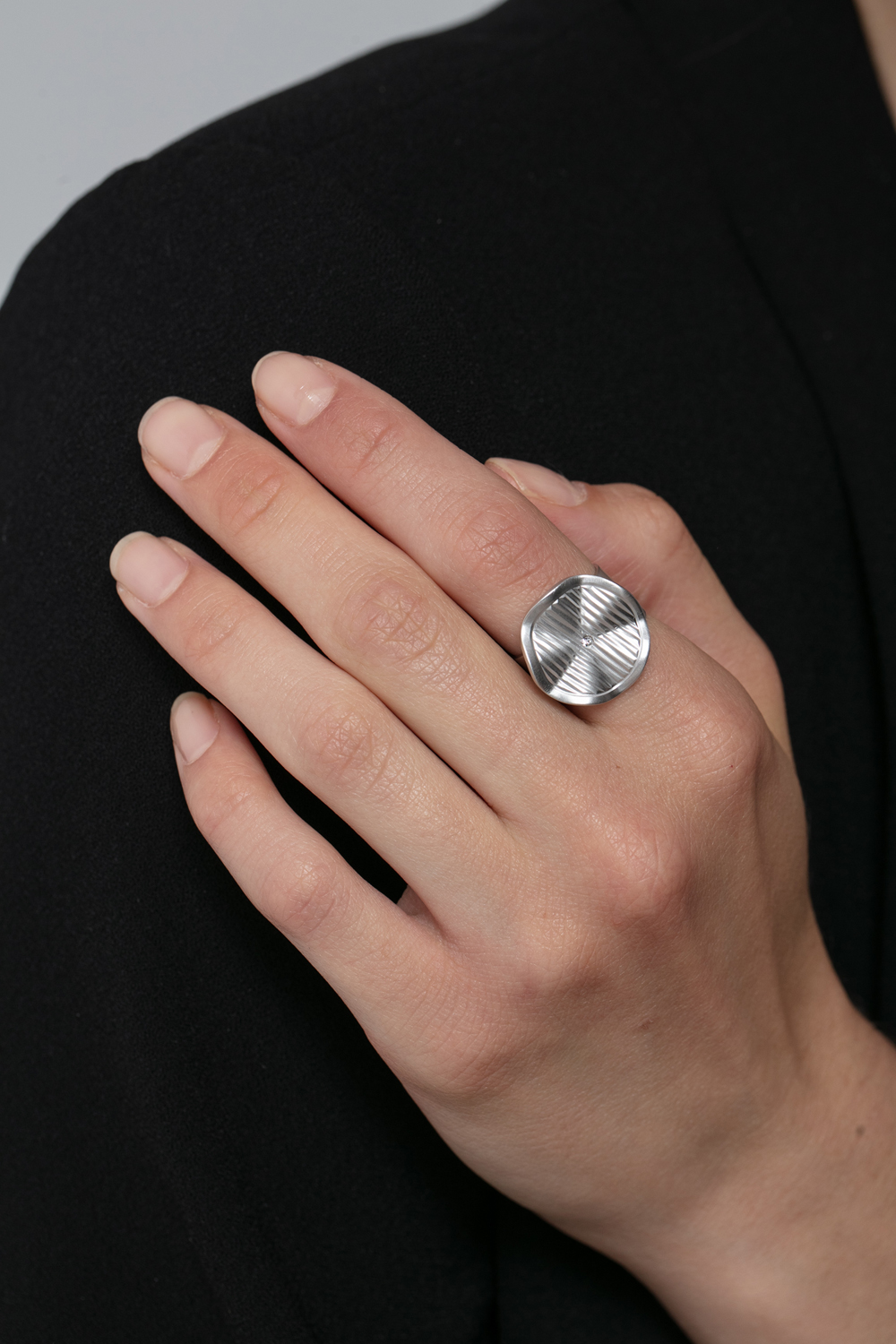 Adjustable rhinestone ring — MIMO
