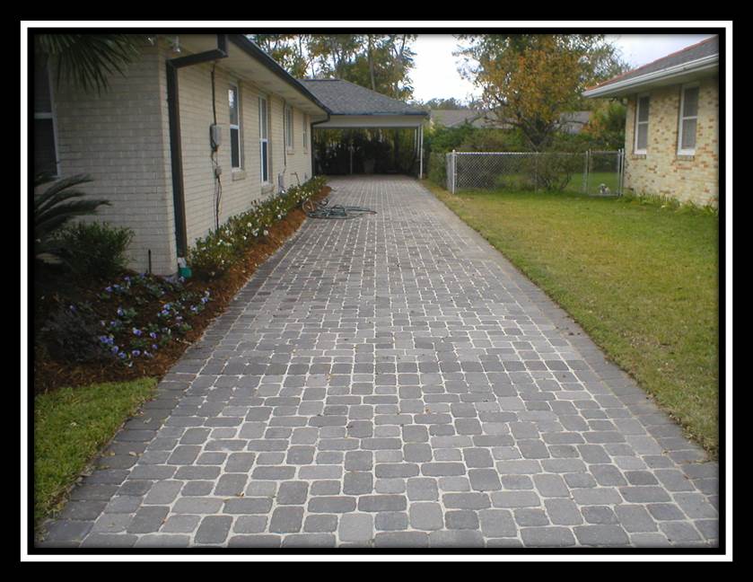 Pavestone_Driveway2a.jpg