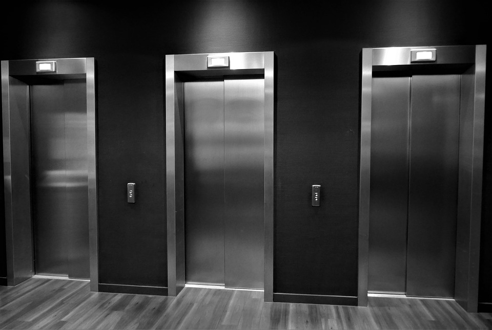 电梯door.jpg