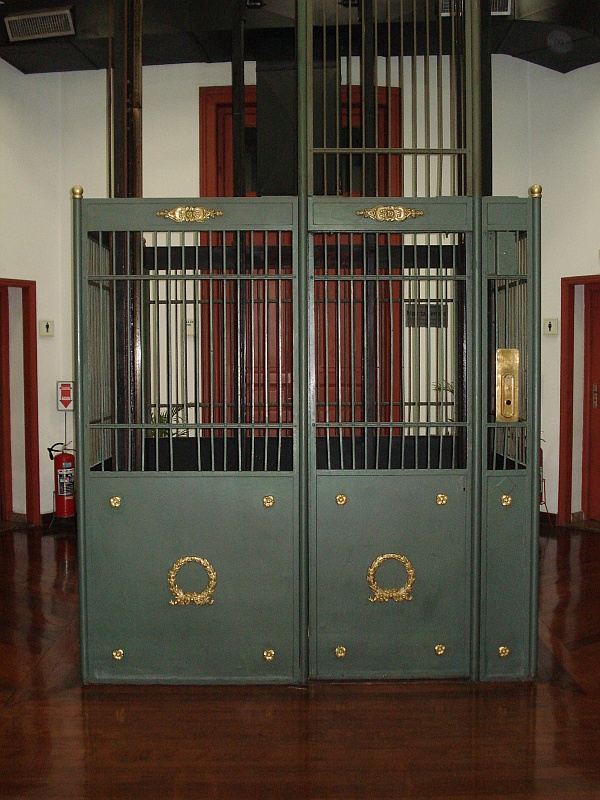 照片由小南瓜| 博客 spot http://little-pumpkins.blogspot.com/2007/08/vintage-elevator-ccc-rio.html