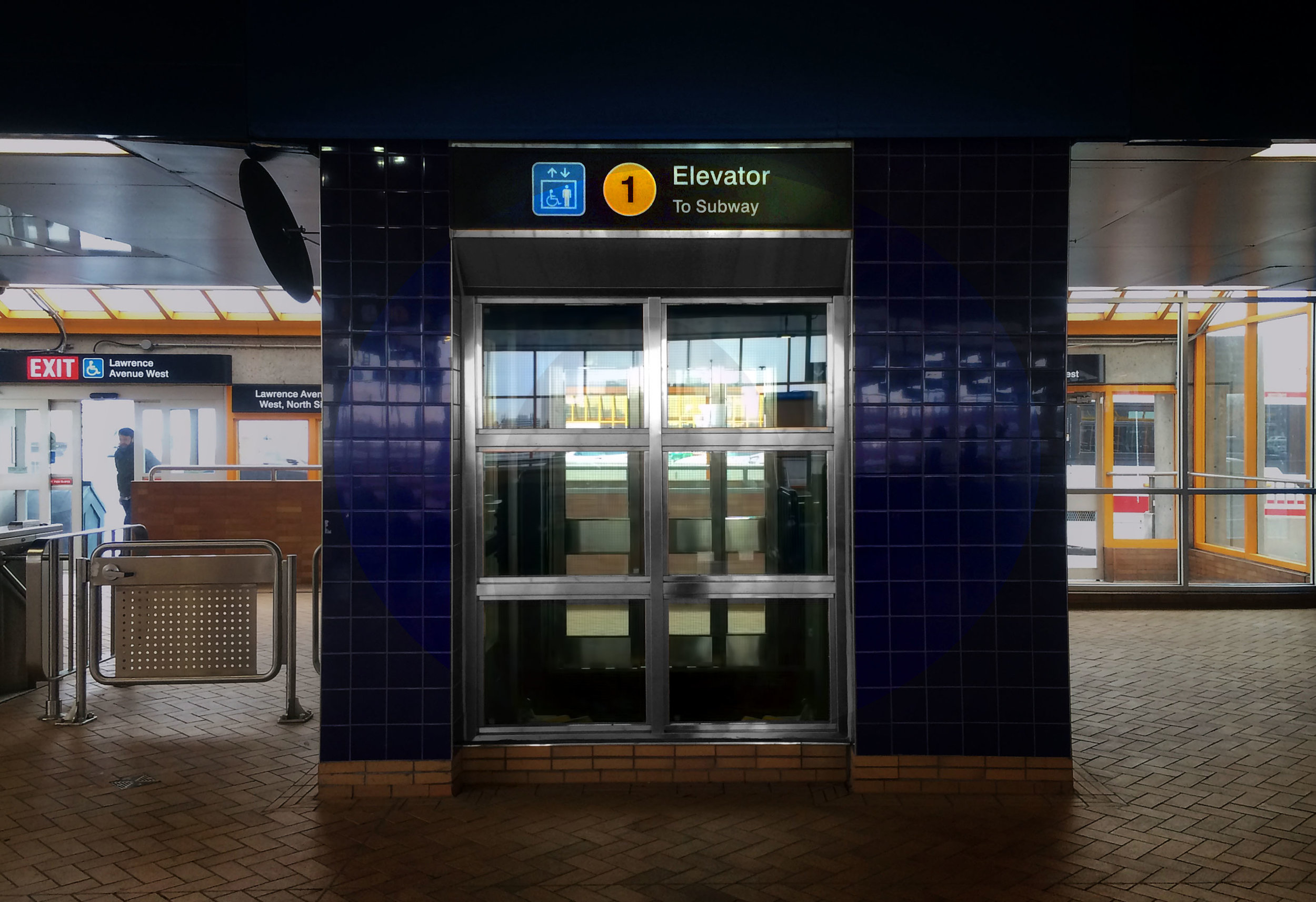 TTC 地铁Elevator.jpg